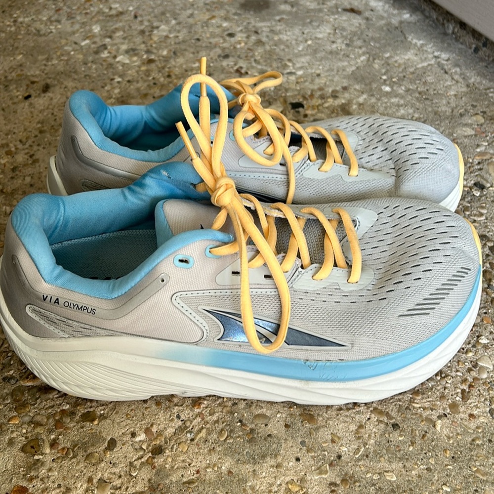 Women’s Altra via Olympus size 10